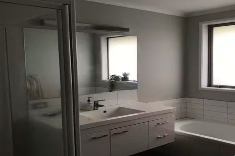 Photo of property in 18 Raiha Street, Papamoa Beach, Papamoa, 3118