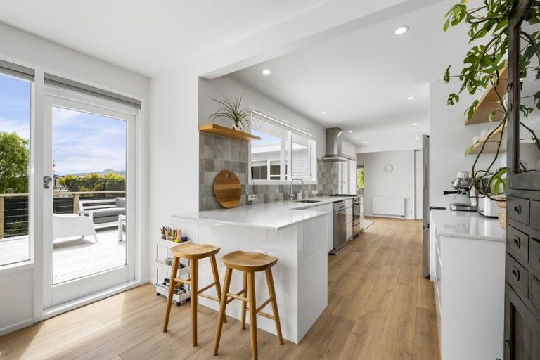 Photo of property in 50 Churton Drive, Churton Park, Wellington, 6037