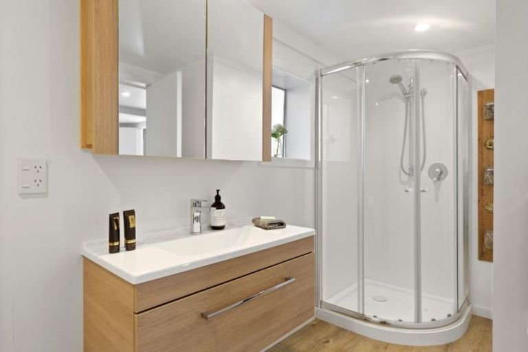 Photo of property in 2/526 Beach Road, Murrays Bay, Auckland, 0630