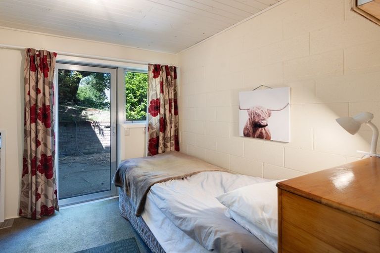 Photo of property in 16 Mckerrow Place, Sunshine Bay, Queenstown, 9300