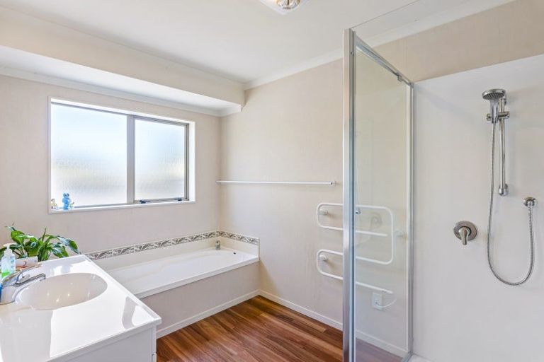 Photo of property in 56 Realm Drive, Paraparaumu, 5032