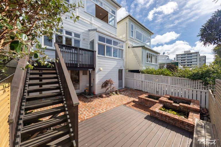 Photo of property in 37 Grant Road, Thorndon, Wellington, 6011