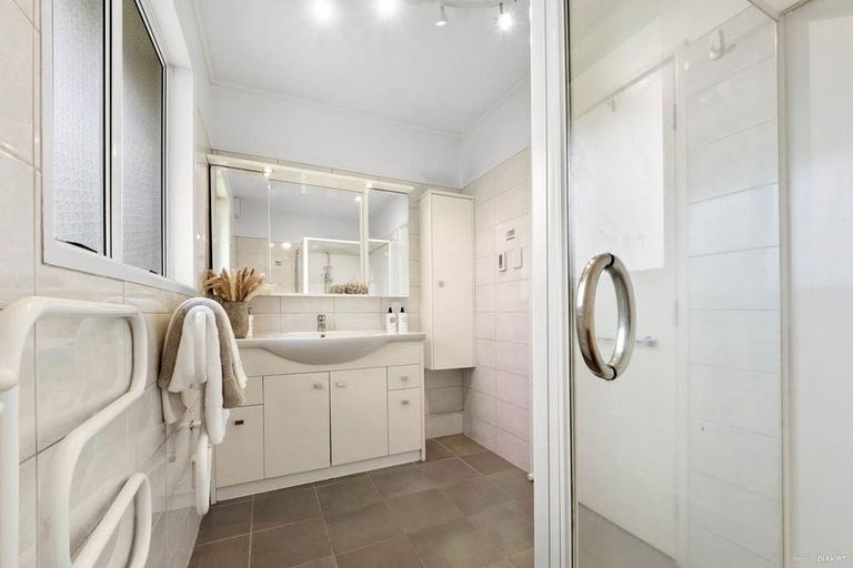 Photo of property in 11 Grimshaw Place, Henderson, Auckland, 0612