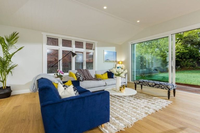 Photo of property in 10 North Avenue, Narrow Neck, Auckland, 0624