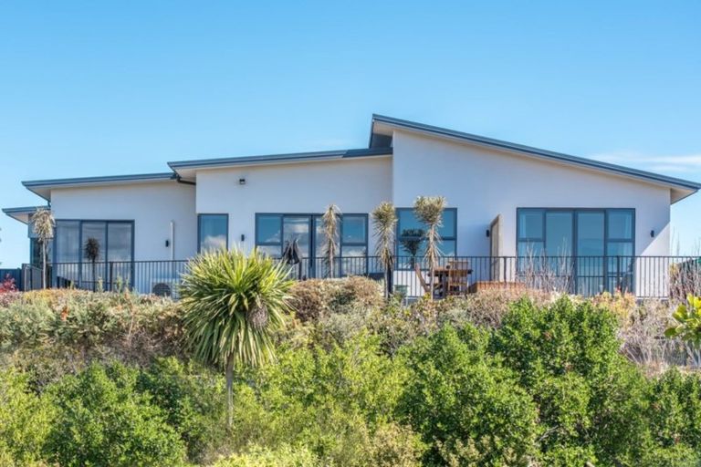 Photo of property in 10 Simpson Crescent, Raumati Beach, Paraparaumu, 5032