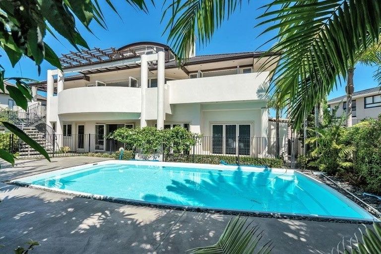 Photo of property in 18 Stevenson Way, Cockle Bay, Auckland, 2014