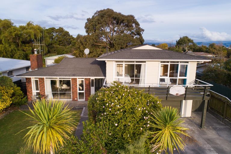 Photo of property in 77 Abraham Crescent, Milson, Palmerston North, 4414