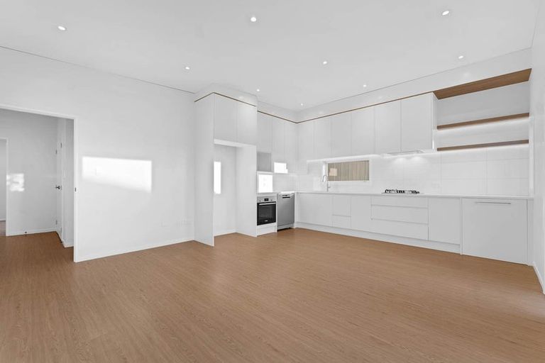 Photo of property in 60d Lewisham Street, Highland Park, Auckland, 2010