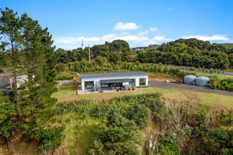 Photo of property in 124 Te Kanae Road, South Head, Helensville, 0874