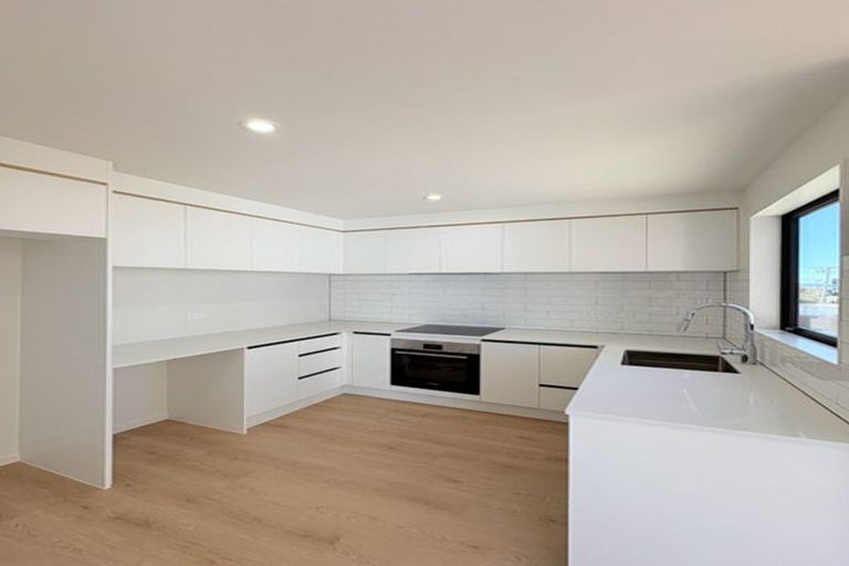 Photo of property in 27b Te Atatu Road, Te Atatu South, Auckland, 0610