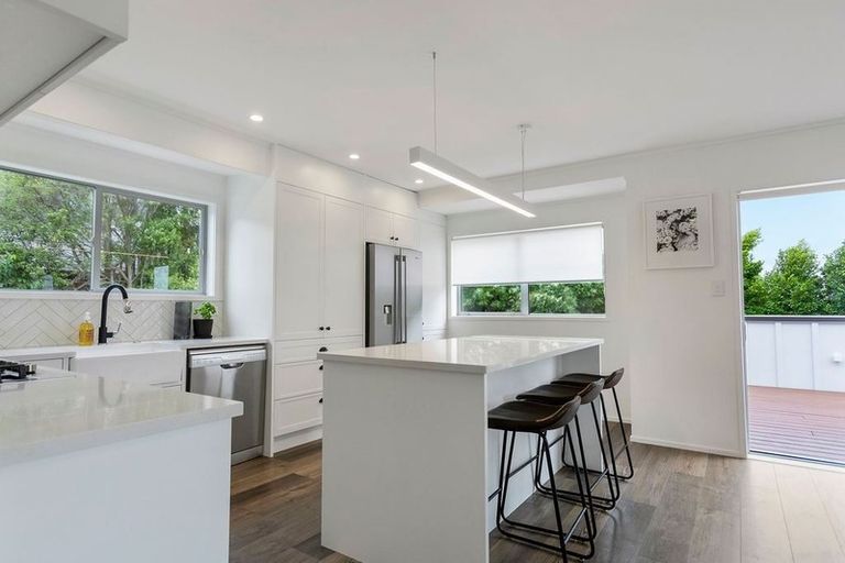 Photo of property in 2/61a Target Road, Totara Vale, Auckland, 0629