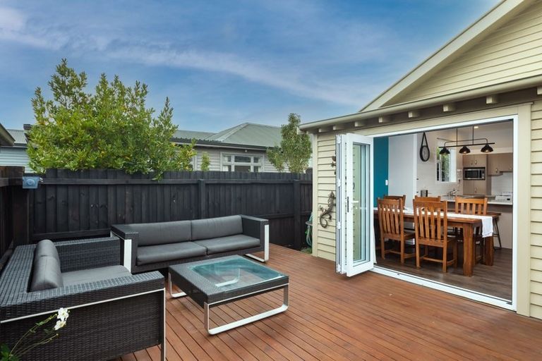 Photo of property in 74 Selwyn Street, Somerfield, Christchurch, 8024