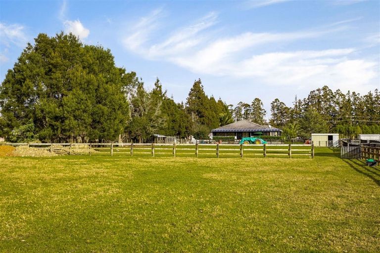 Photo of property in 278 Boord Crescent, Kumeu, 0891