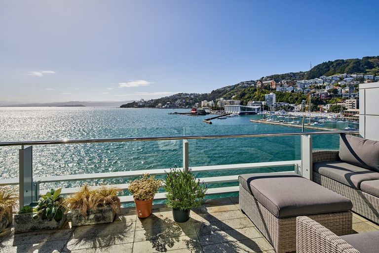 Photo of property in Clyde Quay Wharf, 3c/6 Clyde Quay Wharf, Te Aro, Wellington, 6011