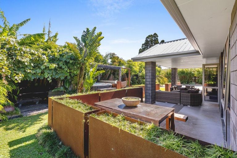 Photo of property in 10 Cooke Farm Grove, Waiwhakaiho, New Plymouth, 4312