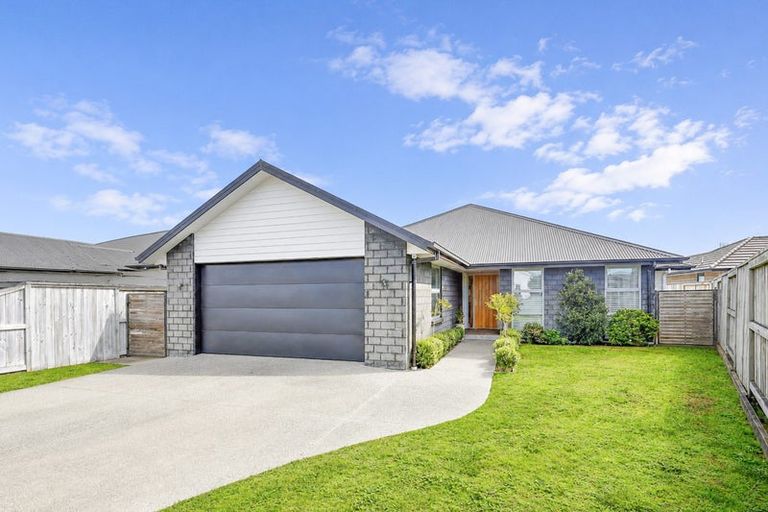 Photo of property in 37 Harding Drive, Papamoa Beach, Papamoa, 3118
