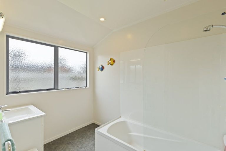 Photo of property in 64 Branch Road, Highlands Park, New Plymouth, 4312