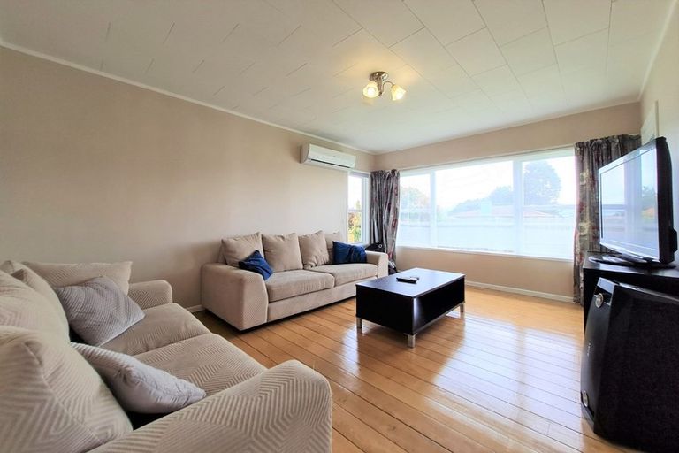 Photo of property in 1/47 Clevedon Road, Papakura, 2110