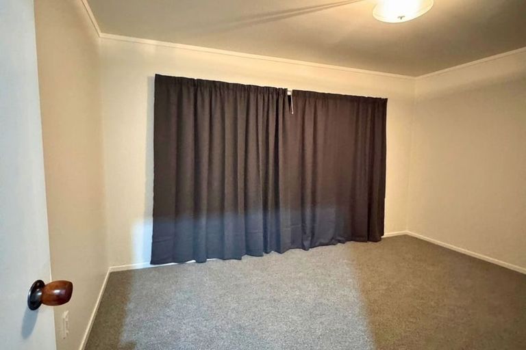 Photo of property in 2/37 Simon Ellice Drive, Bayview, Auckland, 0629