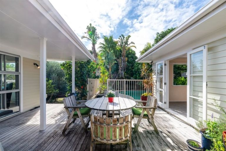 Photo of property in 25 Catalina Crescent, Forrest Hill, Auckland, 0620