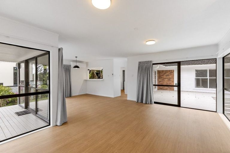 Photo of property in 231 Portage Road, Green Bay, Auckland, 0604