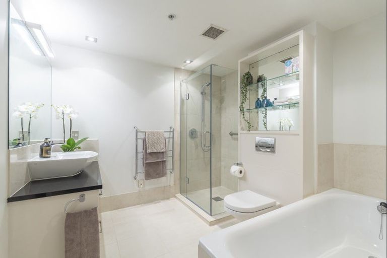 Photo of property in Oakridge Apartments, 703/10 Middleton Road, Remuera, Auckland, 1050