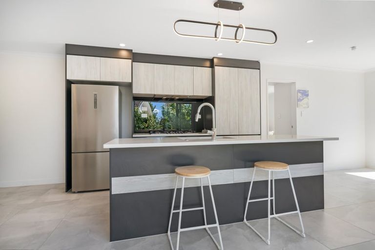 Photo of property in 7/11 Celeste Place, Totara Vale, Auckland, 0627