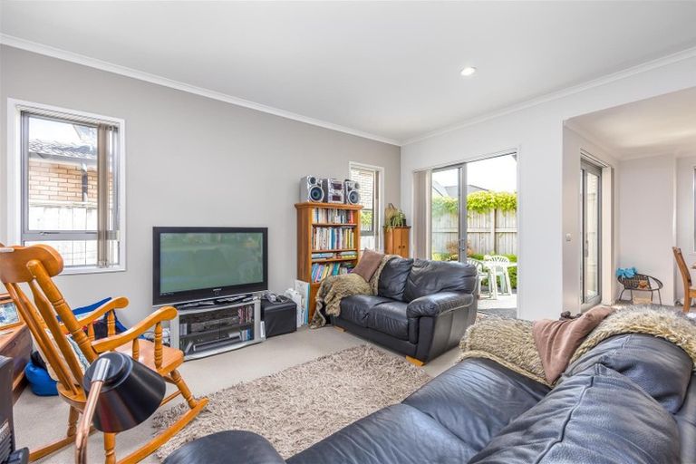 Photo of property in 83 Fields Parade, Oteha, Auckland, 0632