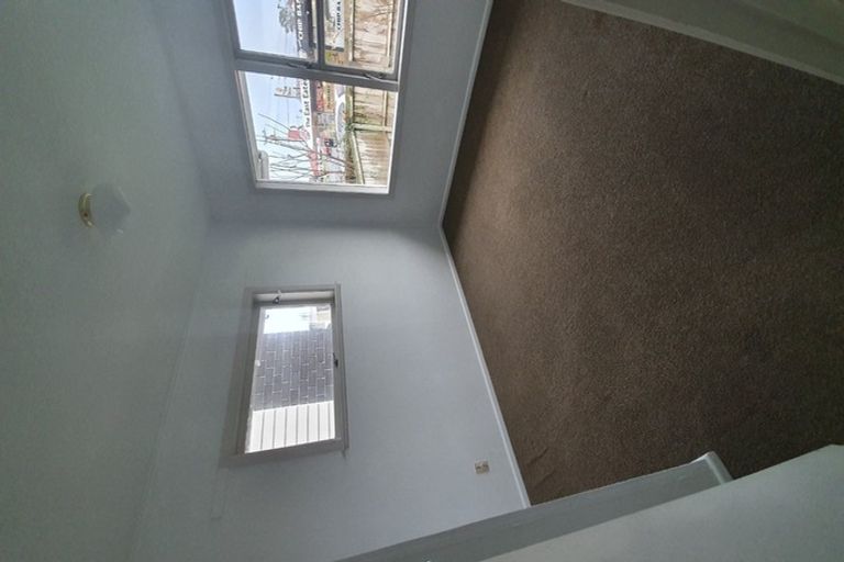 Photo of property in 1 Diana Drive, Glenfield, Auckland, 0629