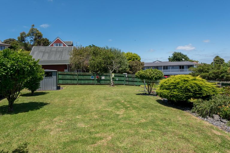 Photo of property in 14 Gwenand Place, Botany Downs, Auckland, 2010