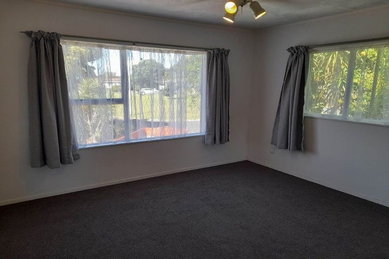Photo of property in 16 Leaming Place, Clarks Beach, 2122