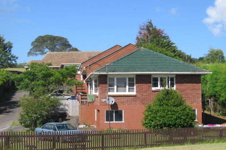 Photo of property in 162 Hutchinson Avenue, New Lynn, Auckland, 0600