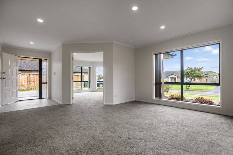 Photo of property in 13 Attymon Lane, East Tamaki, Auckland, 2016
