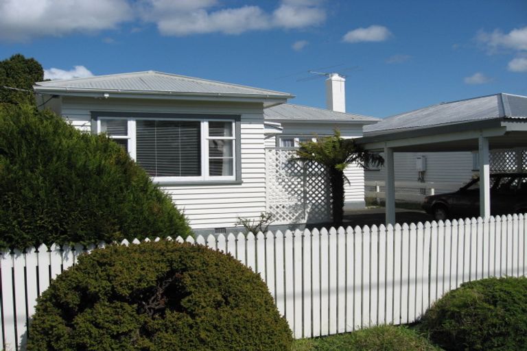 Photo of property in 6 Birdwood Road, Waterloo, Lower Hutt, 5011