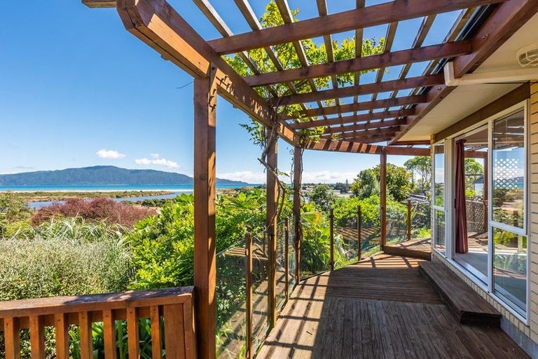 Photo of property in 174 Weggery Drive, Waikanae Beach, Waikanae, 5036