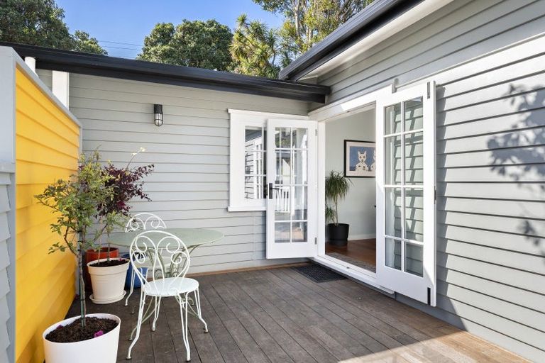 Photo of property in 6 Kowhai Street, Eastbourne, Lower Hutt, 5013