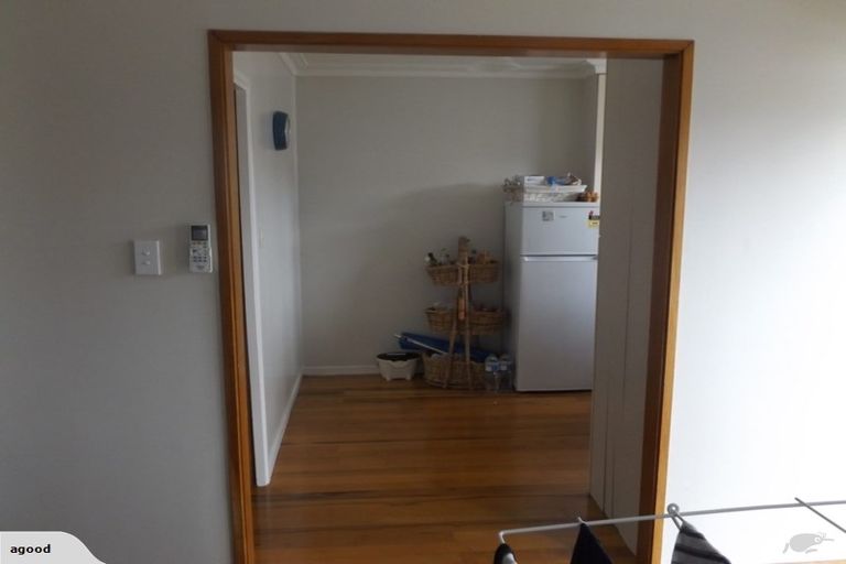 Photo of property in 2/7 Queen Street, Papakura, 2110