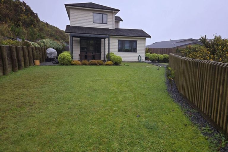 Photo of property in 22 Portmore Place, Grenada Village, Wellington, 6037