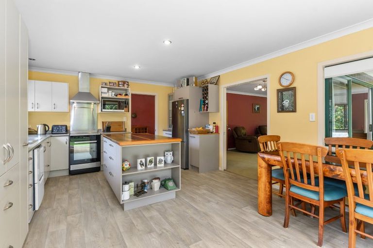 Photo of property in 156a Great North Road, Te Kamo, Kamo, 0185