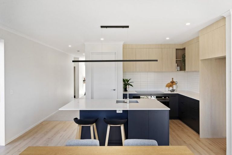 Photo of property in 32 Swanson Road, Henderson, Auckland, 0610