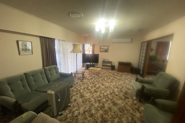 Photo of property in 8 Warden Place, Mangere Bridge, Auckland, 2022
