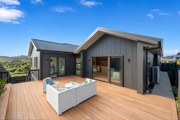 Photo of property in 9 Halcyon Bay Lane, Wainui, 0992
