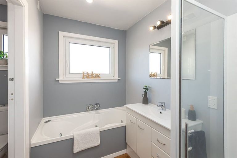 Photo of property in 27 Beatrice Place, Avonhead, Christchurch, 8042