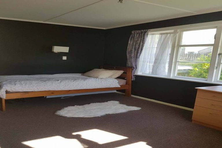 Photo of property in 15 Lyndfield Lane, Newlands, Wellington, 6037