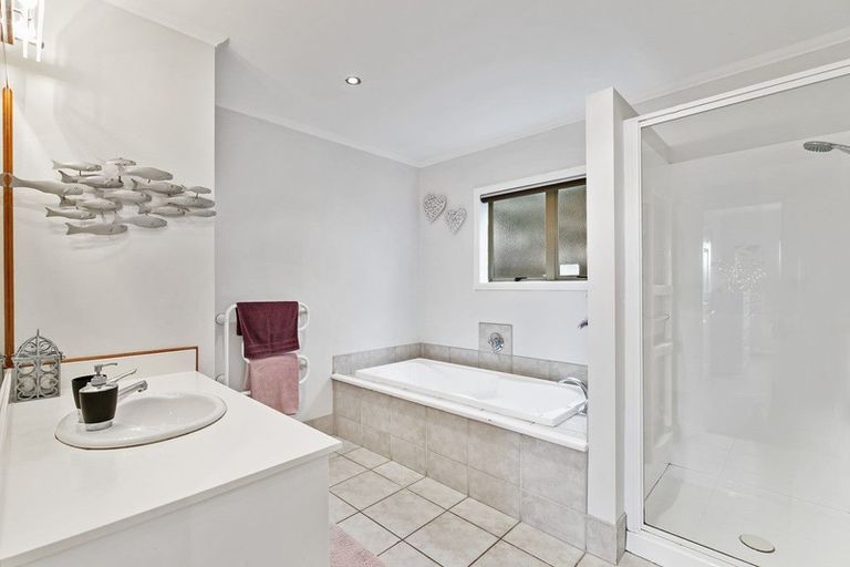 Photo of property in 11 Sykes Avenue, Hatfields Beach, Orewa, 0931