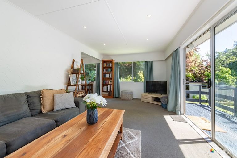 Photo of property in 14 Vista Crescent, Maoribank, Upper Hutt, 5018