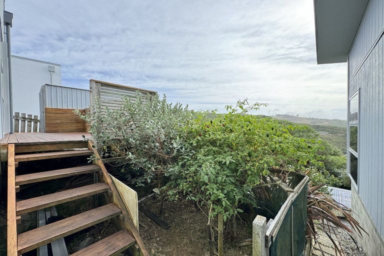 Photo of property in 61 Tamworth Crescent, Newlands, Wellington, 6037