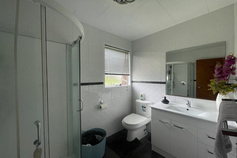 Photo of property in 8 Pahi Place, West Harbour, Auckland, 0618