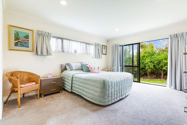 Photo of property in 4 Toledo Avenue, Henderson, Auckland, 0612