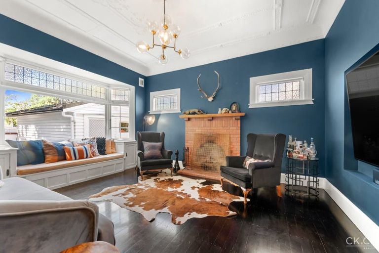 Photo of property in 16 Hinau Street, Woburn, Lower Hutt, 5010